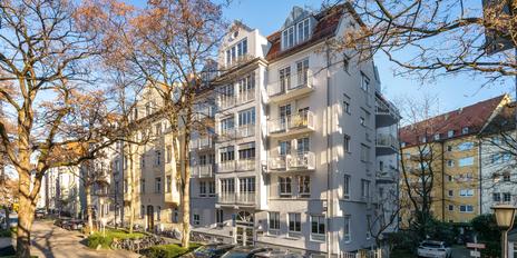 Vermietete 2-Zimmer-Wohnung mit zwei Balkonen und idealem Grundriss in idyllischer Alleestraße