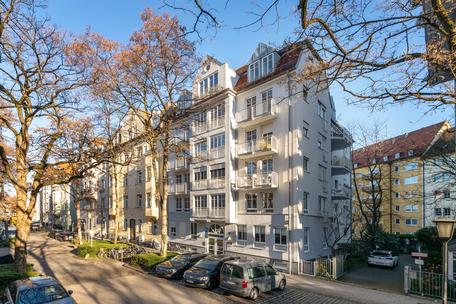 Rented 2-room apartment with two balconies and ideal floor plan in idyllic Alleestraße