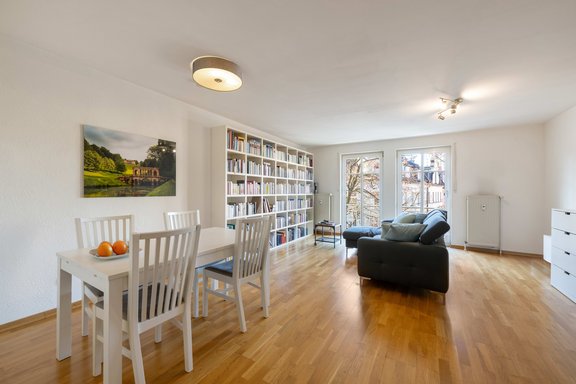Inviting living/dining area
