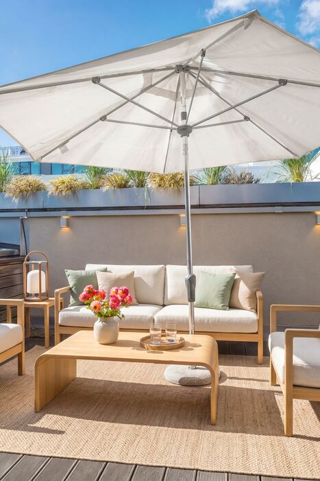 Dachterrasse mit Westausrichtung (virtuell möbliert)