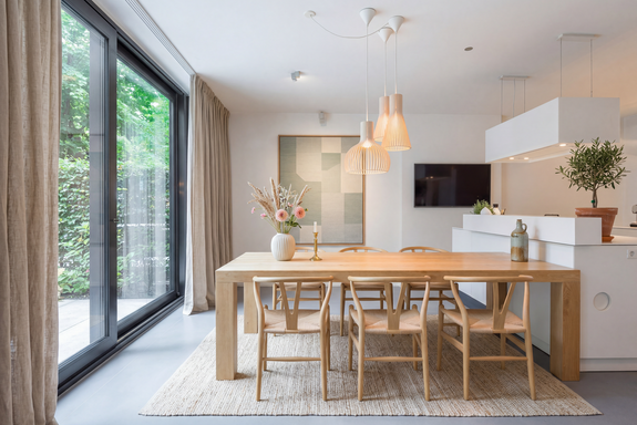 The perfect family gathering spot (virtually furnished)