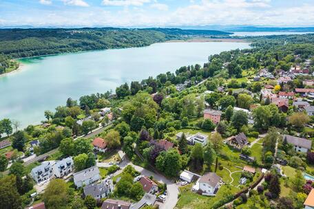 Verwunschenes Landhaus in Laufnähe zum Pilsensee; auch Neubebauung möglich