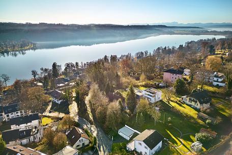 Verwunschenes Landhaus in Laufnähe zum Pilsensee; auch Neubebauung möglich