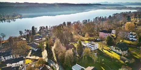 Enchanting country house within walking distance of Lake Pilsensee; new construction also possible