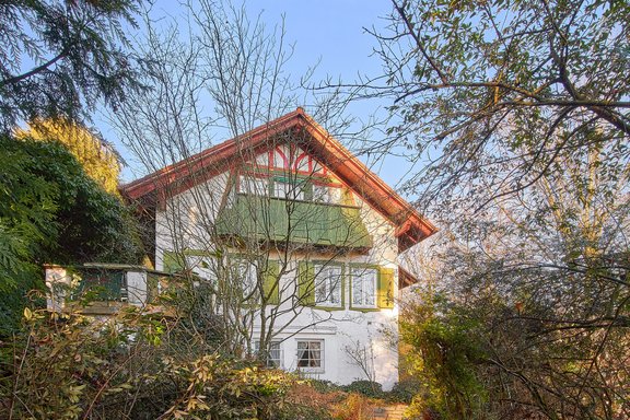 Verwunschenes Landhaus