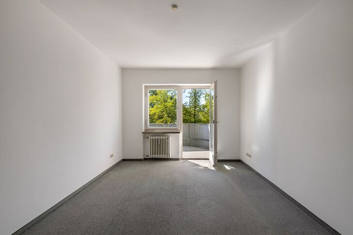 Gäste-/Arbeitszimmer mit Balkon