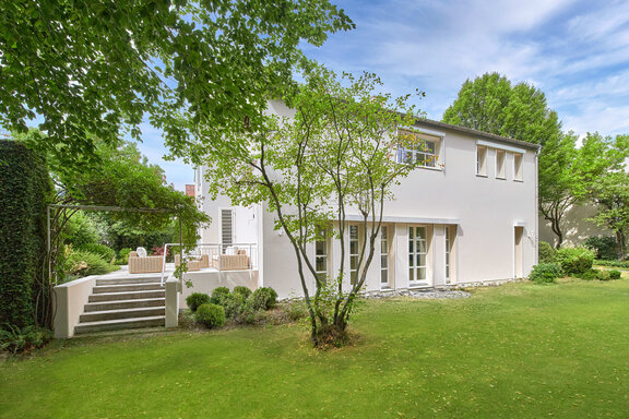 Main House with a Villa-Like Ambiance