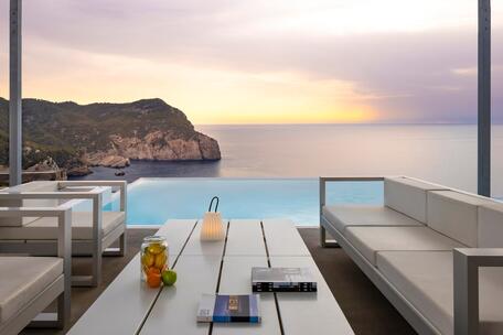 Infinity-Pool und Weitblick über die Bucht von San Miguel