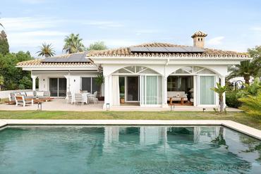 Villa in Elviria - modernes Design und traditionell spanische Architektur