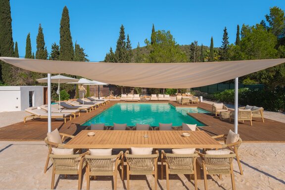 Spacious Pool Area
