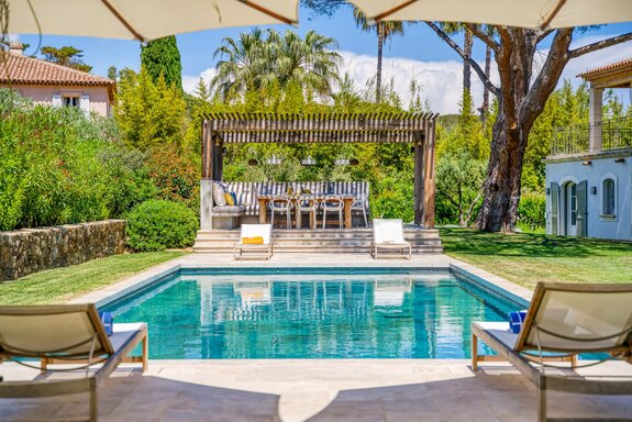Mediterranean-Style Outdoor Lounge with a Pergola