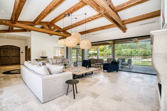 Living area that flows seamlessly into the outdoors