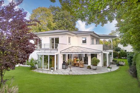 Villa mit Flair in Toplage: Hochwertiges Einfamilienhaus von 2012 mit Erdwärmepumpe, Kamin und Sauna