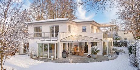 Villa with flair in a top location: High-quality detached house from 2012 with geothermal heat pump, fireplace and sauna