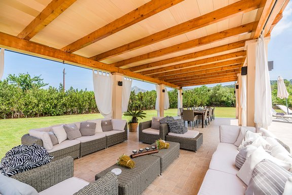 Gemütliche Lounge im Freien