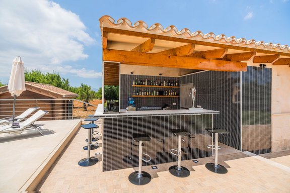 Ausgestattete Poolbar