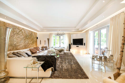 Spacious living area with open fireplace