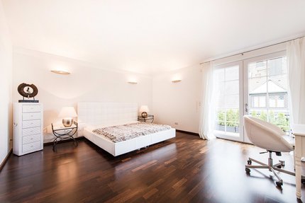 Kinderzimmer mit Zugang zur Dachterrasse