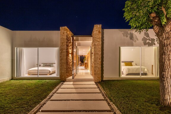 Garden with direct access to the bedrooms