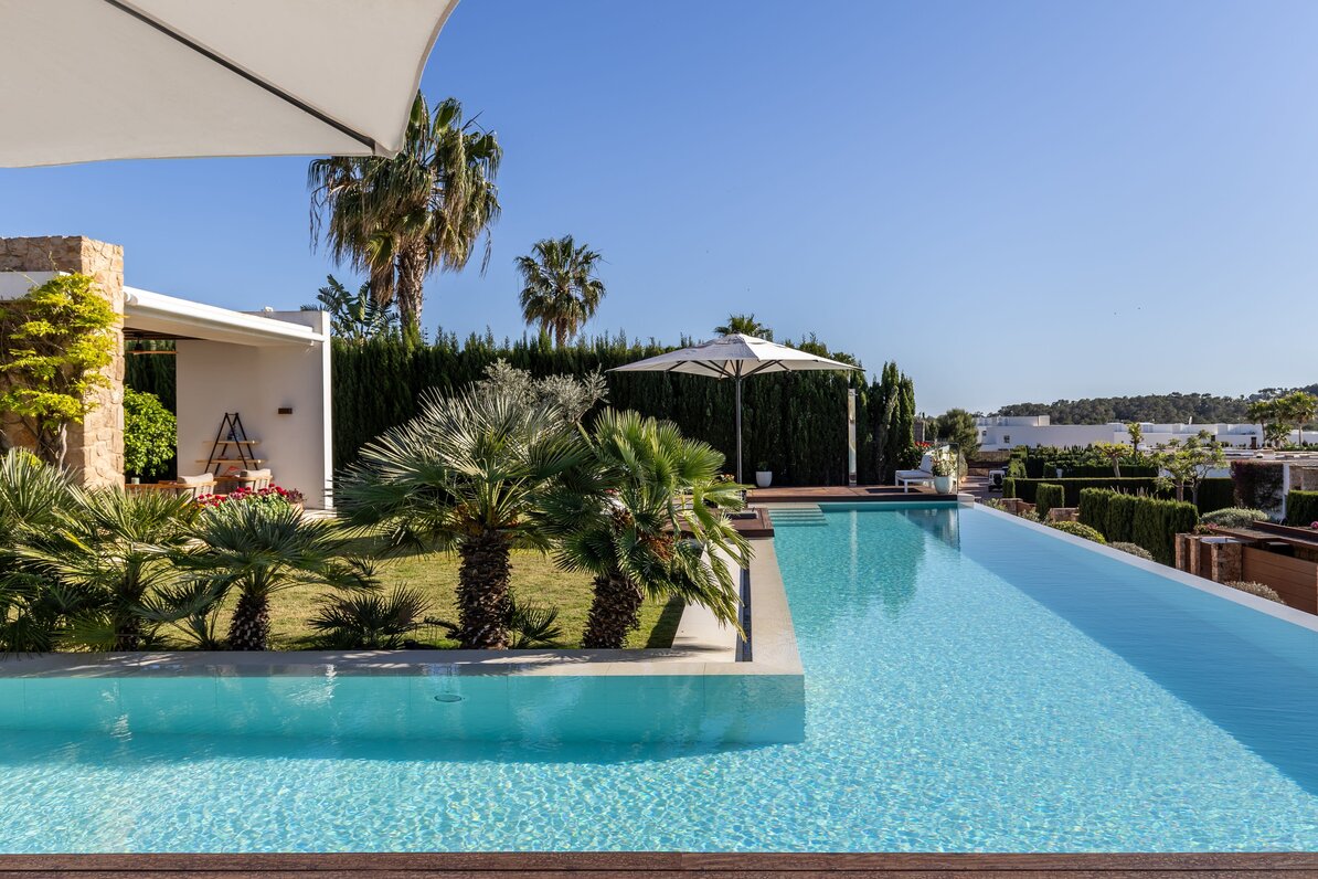 A pool that blends architecture and landscaping