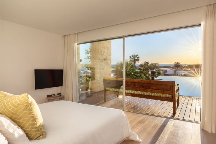 Schlafzimmer mit Terrasse und Meerblick