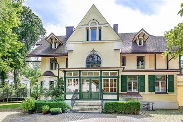 Villa Waldhof: listed jewel from 1895 with dreamlike south-west garden