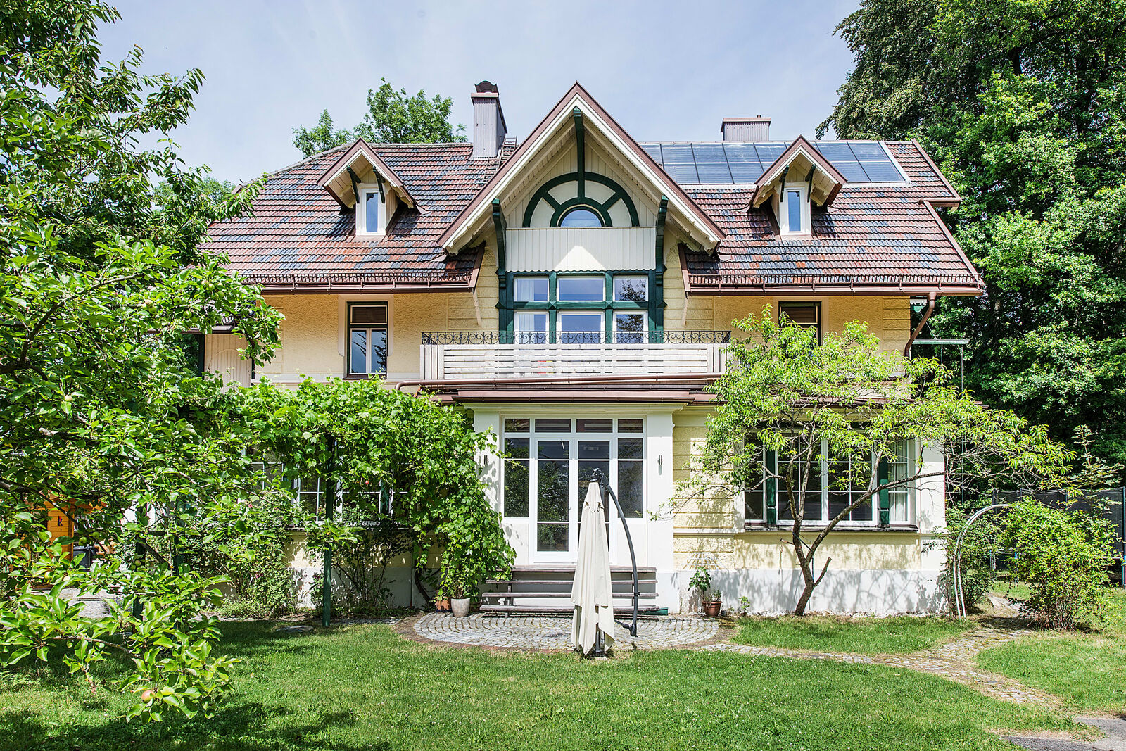 Hausansicht Garten