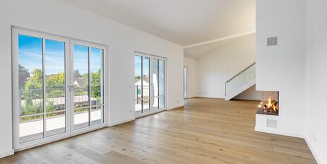 Villen-Architektur trifft Design-Ästhetik: Wohnung mit Dachterrasse zum Erstbezug