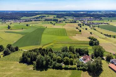 Villenanwesen mit Alpenblick, Schwimmhalle und Orangerie