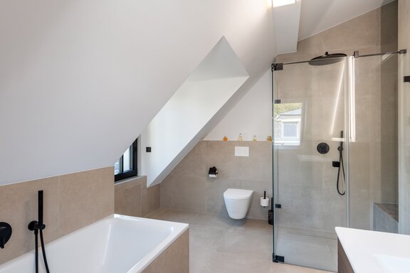 Modernes Badezimmer