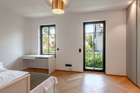 Helle Räume durch bodentiefe Fenster