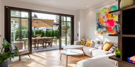 Villenhälfte mit luxuriöser Ausstattung und traumhaftem Garten in bester Lage