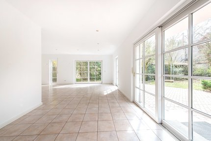 Living area with terrace access