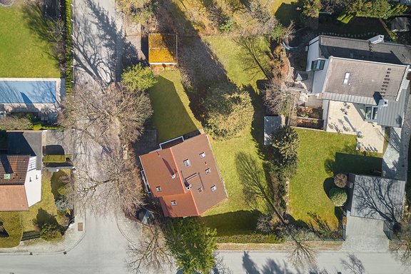 Sonniges Eckgrundstück