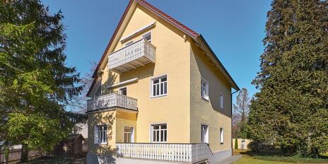 Charmantes Mehrgenerationenhaus mit Erweiterungspotenzial in Bestlage