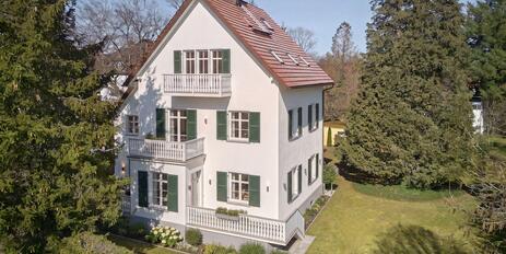 Villenkolonie Maria-Eich: Historische Villa mit drei Einheiten und Erweiterungspotenzial in Bestlage