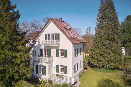 Maria-Eich Villa Community: Historic villa with three units and potential for expansion in a prime location