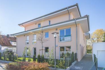 W4: Spacious 3-room apartment with sunny south-facing balcony