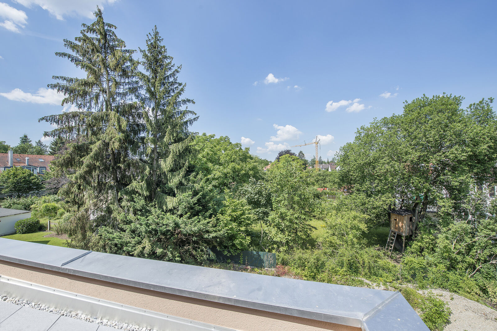 Ausblick in die umliegenden Gärten