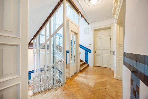 Geräumiges, helles Treppenhaus