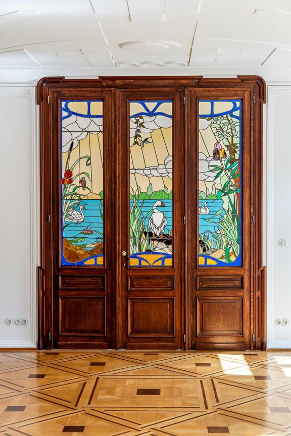 Künstlerische Flügeltür