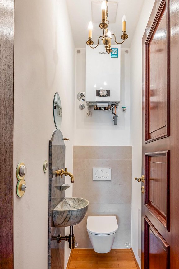 WC mit autarker Gasheizung