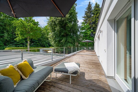 Roof terrace on the upper floor
