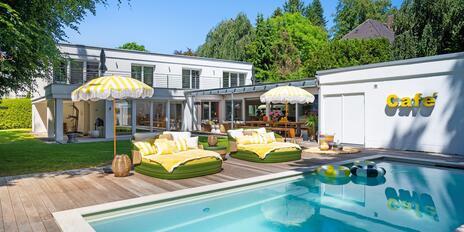 Spacious and filled with light: A luxurious family home with a pool and a gorgeous garden