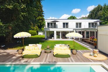 Spacious, perfectly laid out, and filled with light: a luxurious family home with a pool and a gorgeous garden