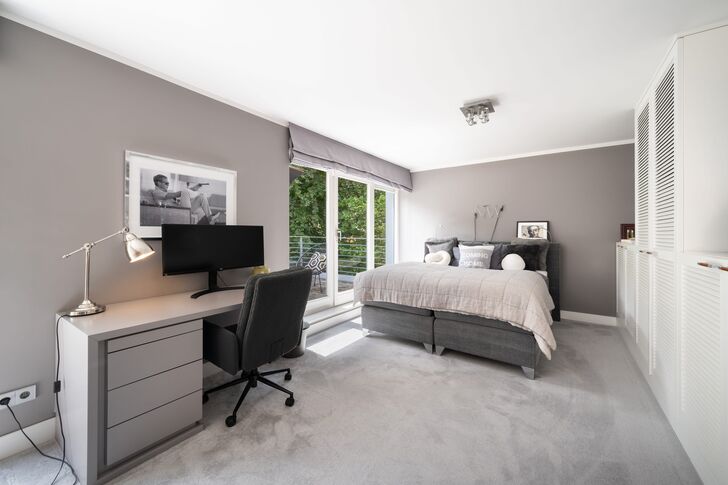 A Well-Organized Bedroom