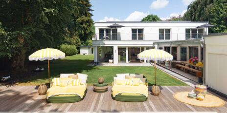Weitläufig und lichterfüllt: Luxuriöses Familiendomizil mit Pool und traumhaftem Garten