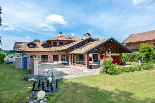Outdoor area with lots of privacy