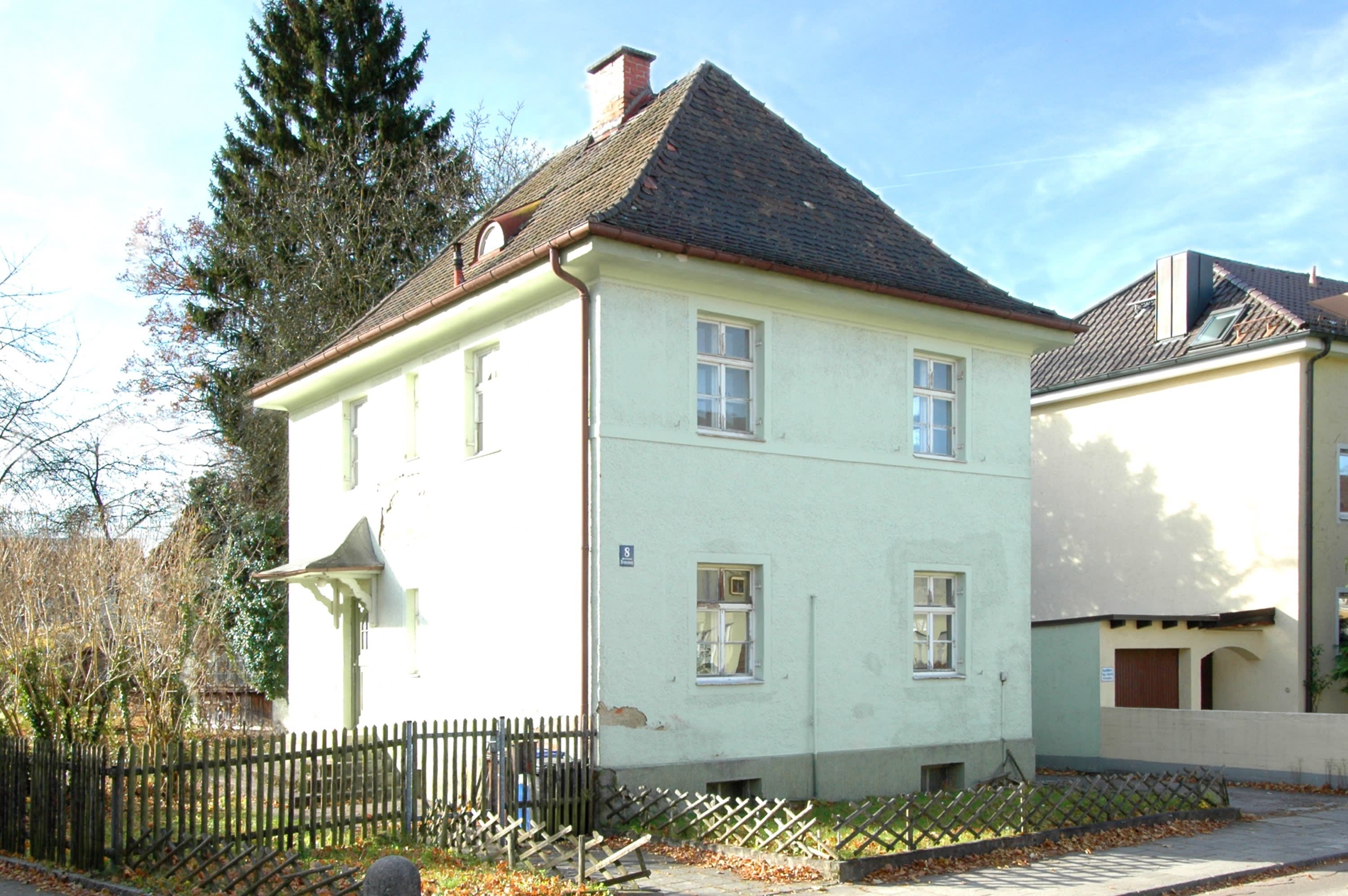 Weitläufiges, sonniges SüdwestGrundstück mit sanierungsbedürftigem Einfamilienhaus 30er Jahre