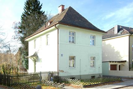 Weitläufiges, sonniges Südwest-Grundstück mit sanierungsbedürftigem Einfamilienhaus - 30er Jahre